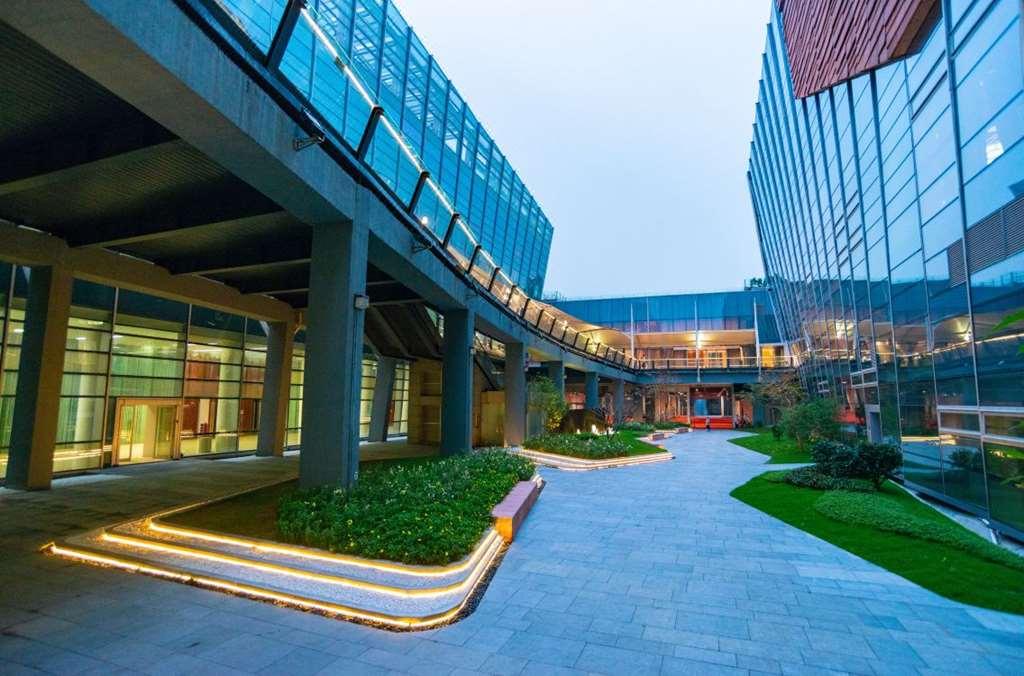 Готель Guangzhou Baiyun International Convention Center Екстер'єр фото